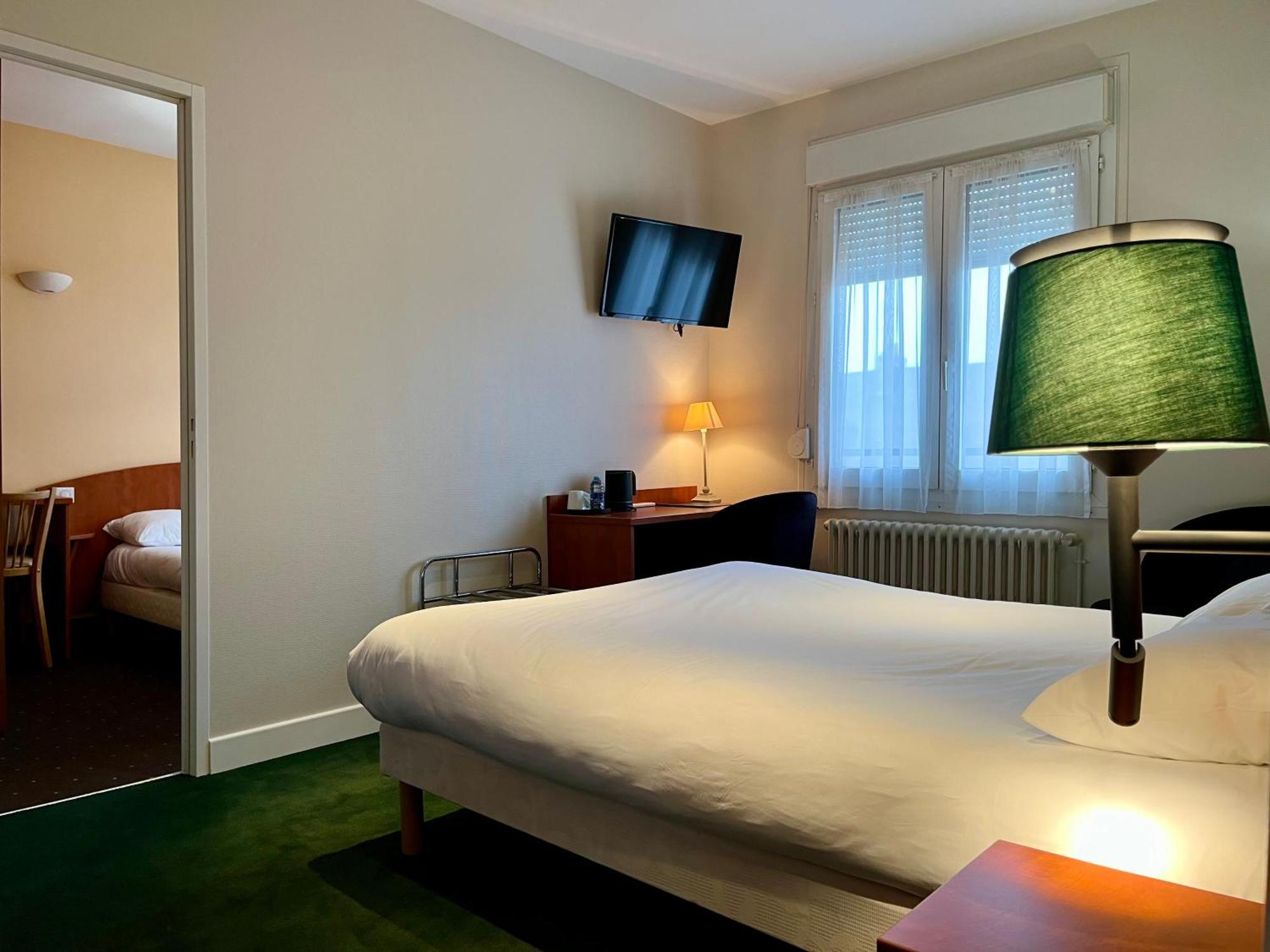 Hotel Logis Saint Louis La Suze-sur-Sarthe Esterno foto