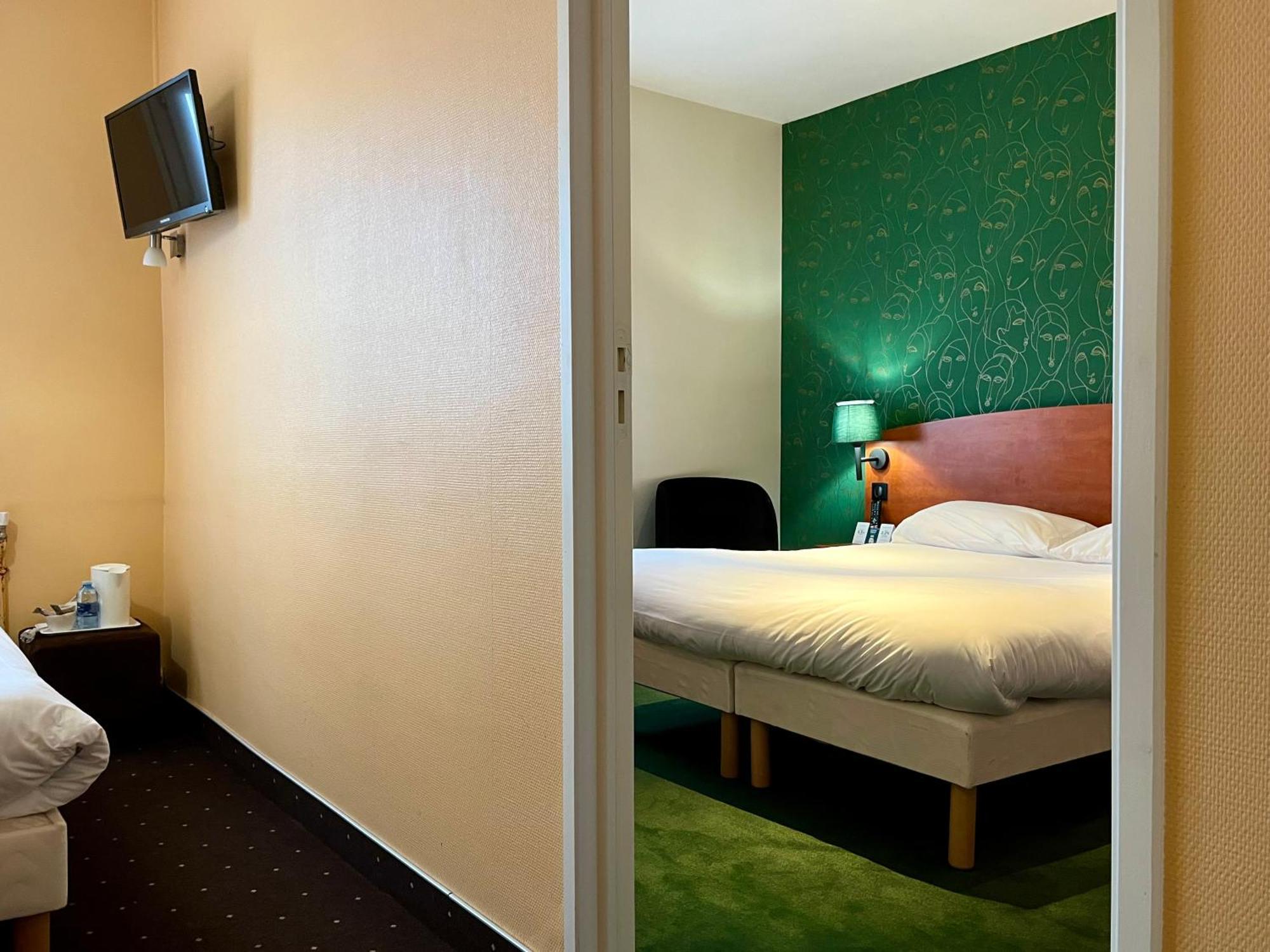 Hotel Logis Saint Louis La Suze-sur-Sarthe Esterno foto