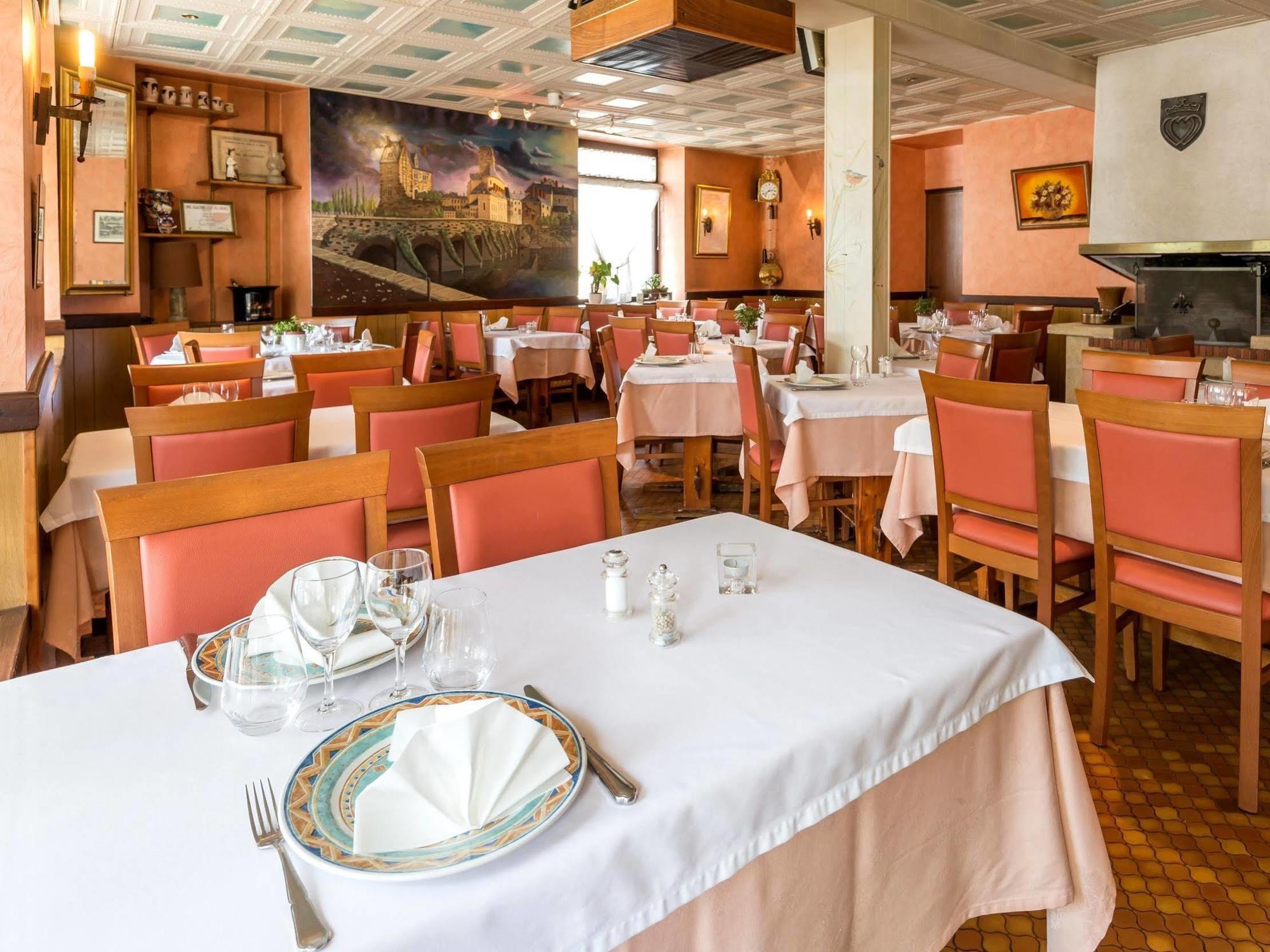 Hotel Logis Saint Louis La Suze-sur-Sarthe Esterno foto