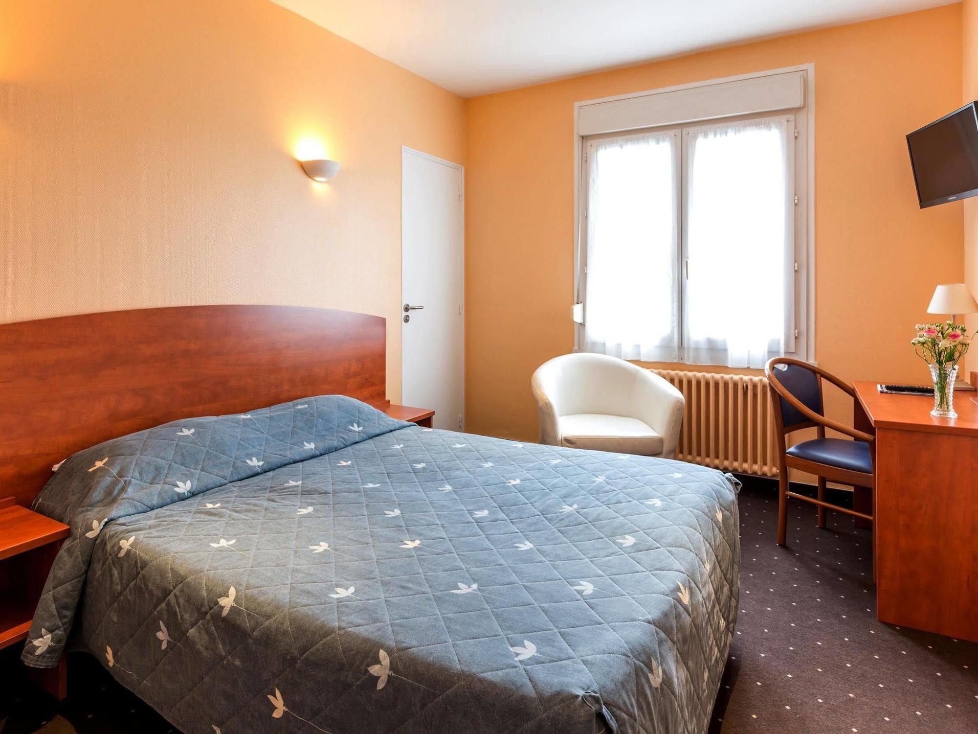Hotel Logis Saint Louis La Suze-sur-Sarthe Esterno foto