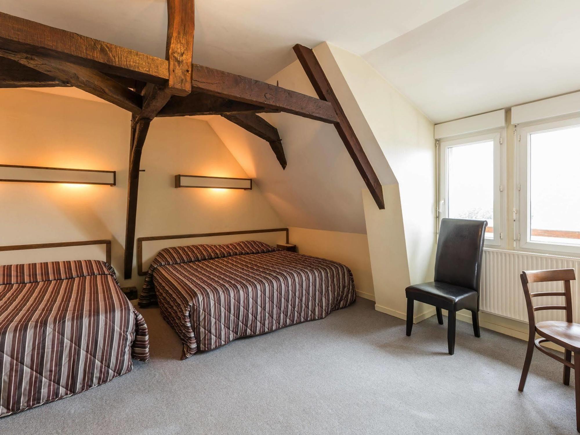 Hotel Logis Saint Louis La Suze-sur-Sarthe Esterno foto