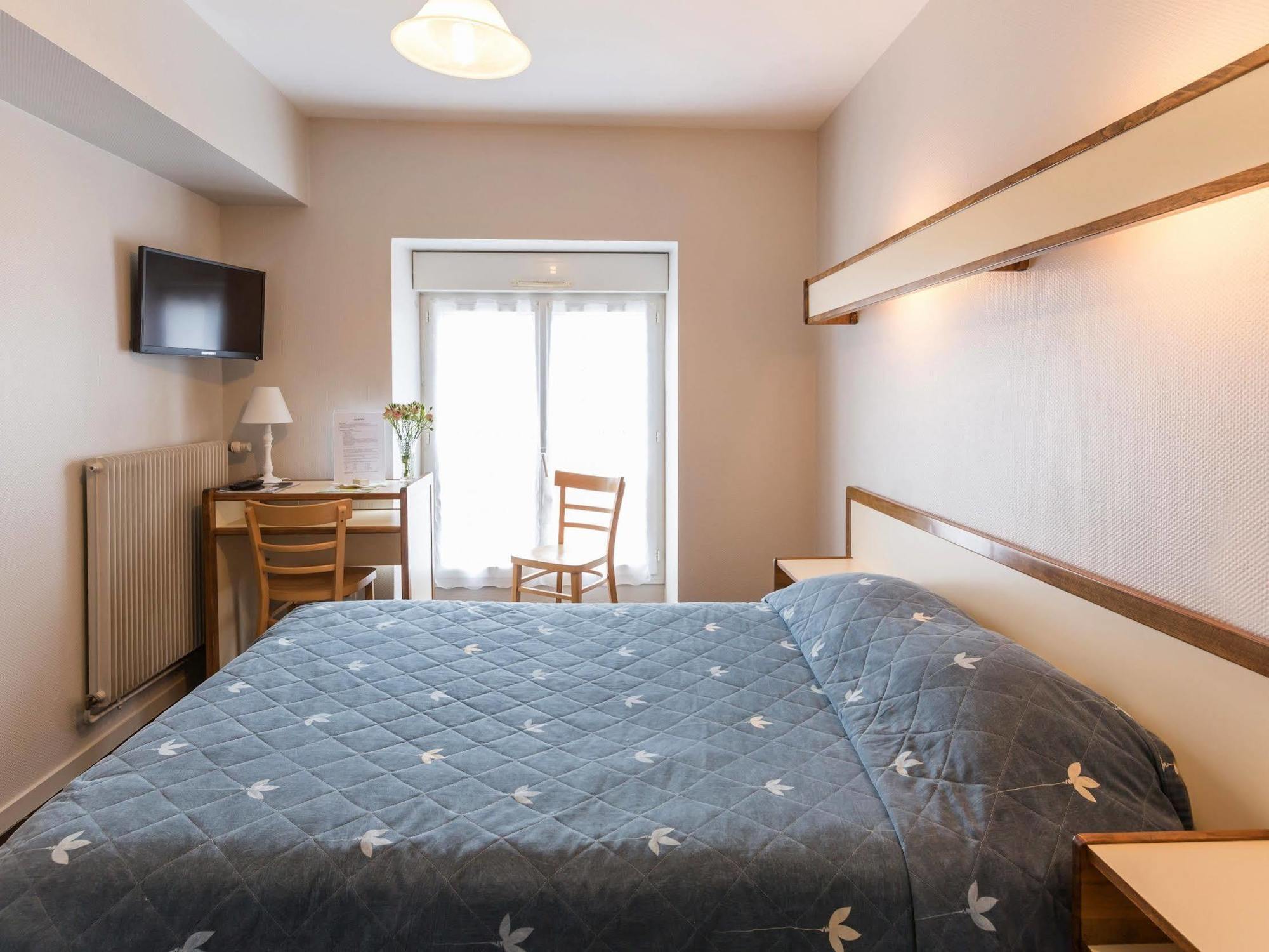 Hotel Logis Saint Louis La Suze-sur-Sarthe Esterno foto